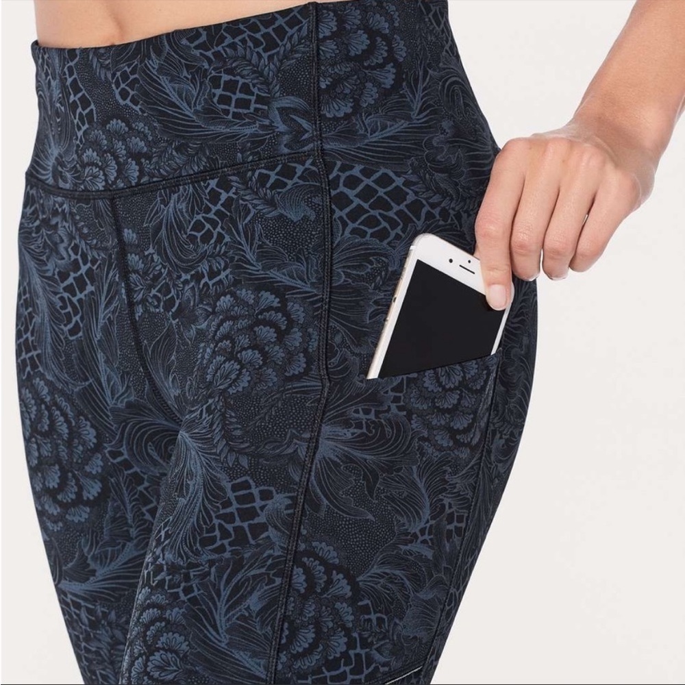 Lululemon- Speed Up Crop 21’ in Nouveau Mach Blue Black- 4 - Picture 3 of 8